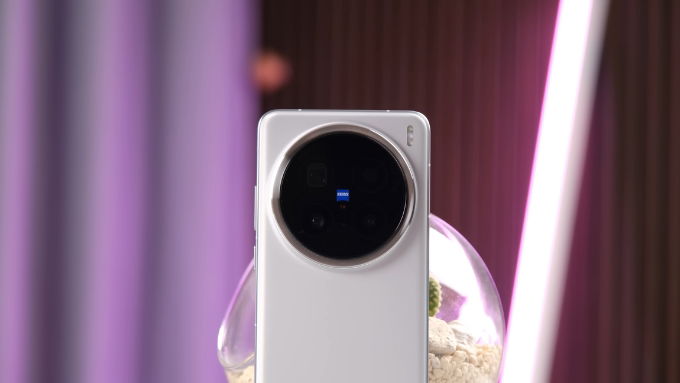Nổi bật với hệ thống camera hợp tác cùng Zeiss, Vivo X200 Pro mang đến trải nghiệm nhiếp ảnh linh hoạt và chi tiết