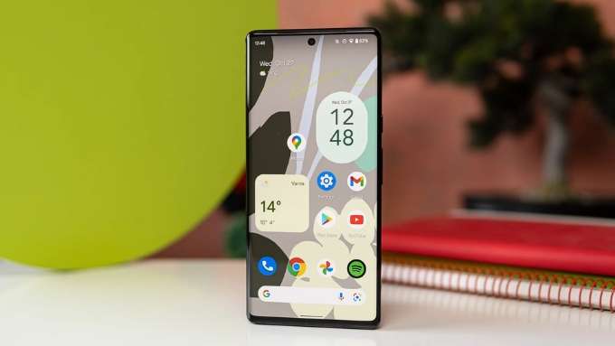 Google Pixel 6 Pro là mẫu điện thoại màn hình cong đáng thử