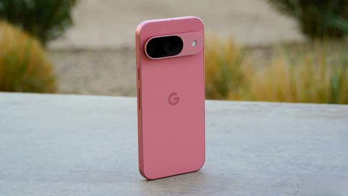 Google Pixel 9 là điện thoại màu hồng gây ấn tượng với sắc hồng nhạt tinh tế