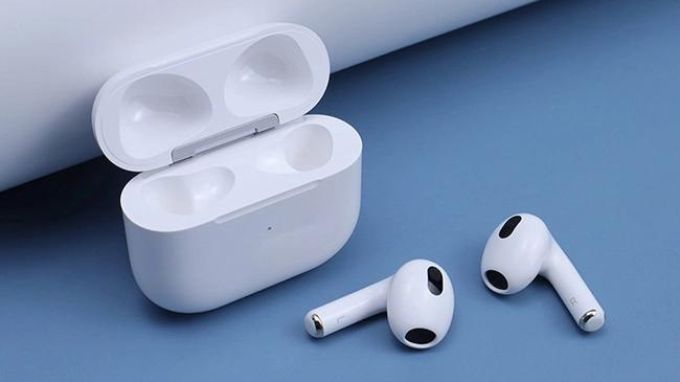 So sánh thiết kế của Galaxy Buds 3 và AirPods 3