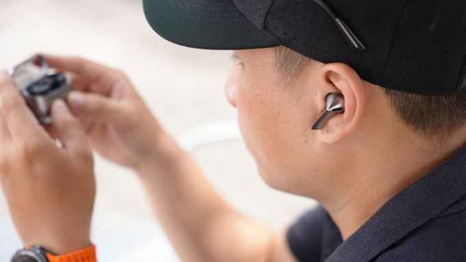 Tính năng Galaxy Buds 3 và AirPods 3