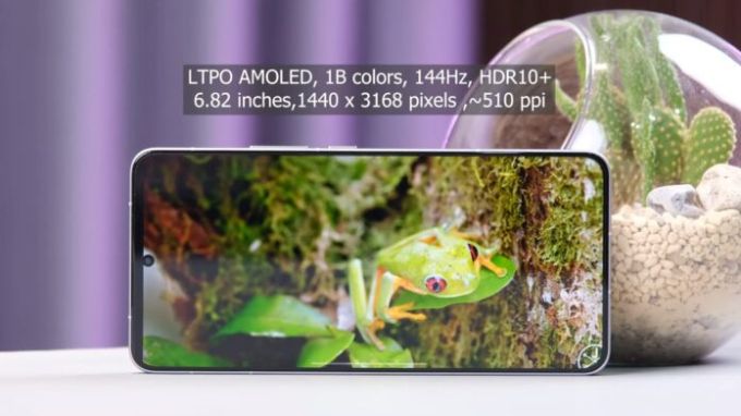 Màn hình LTPO AMOLED 6,82 inch sắc nét, tần số quét 144Hz siêu mượt