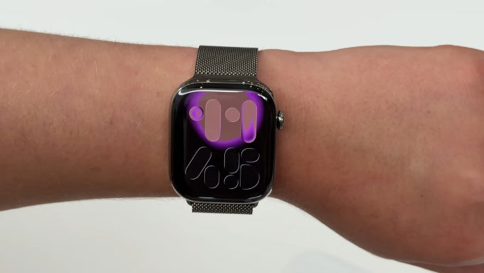 Apple Watch Ultra 3 tiếp tục duy trì phong cách thiết kế mạnh mẽ, phù hợp cho các hoạt động ngoài trời
