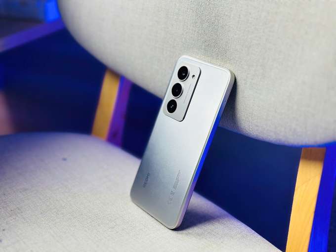 Redmi 15 được trang bị chip Qualcomm Snapdragon 6s Gen 3, mang lại hiệu năng ổn định
