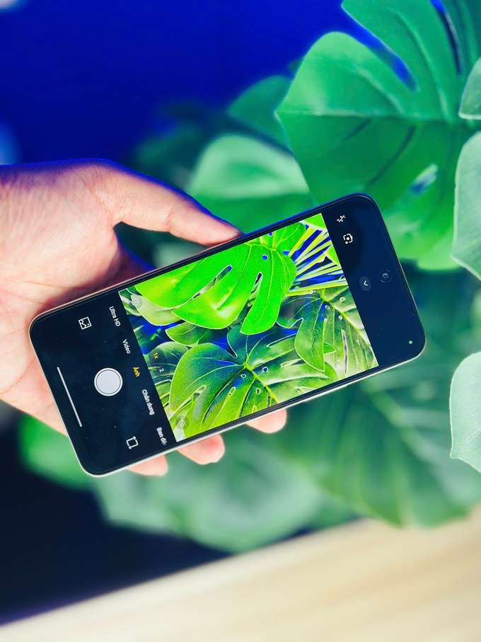 Đánh giá khả năng chụp ảnh chất lượng khi cầm trên tay Xiaomi Redmi 15