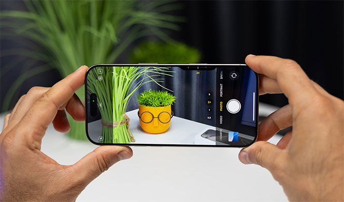 Điện thoại iPhone 16 Pro được trang bị thiết lập ba camera