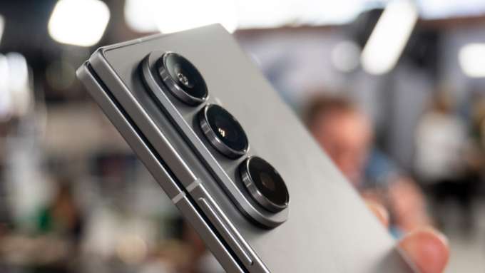 So sánh Google Pixel 10 Pro Fold và Galaxy Z Fold 7 về camera