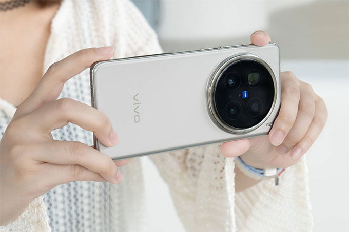 . Vivo lựa chọn thiết lập ba camera