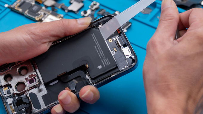 Địa điểm thay pin iPhone 16