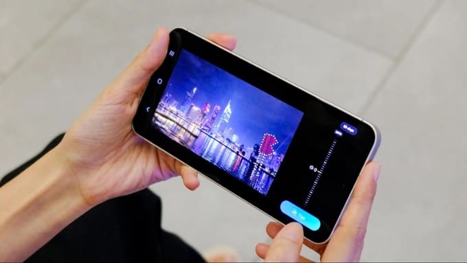 so sánh Galaxy S25 FE và Galaxy S24 FE qua công cụ ai