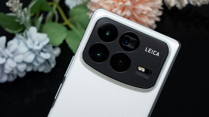 Cụm camera trên Xiaomi MIX Fold 4