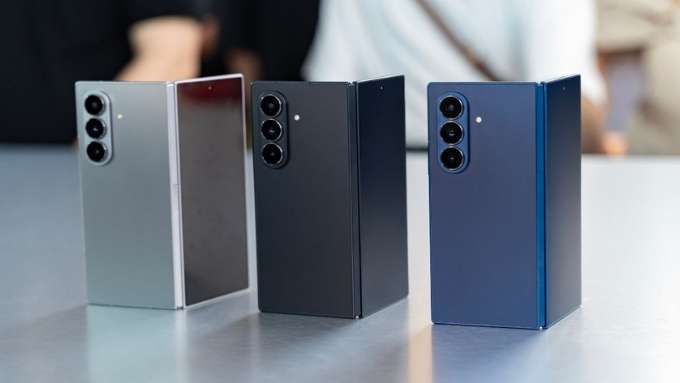 So sánh Google Pixel 10 Pro Fold và Galaxy Z Fold 7 về dung lượng pin sạc