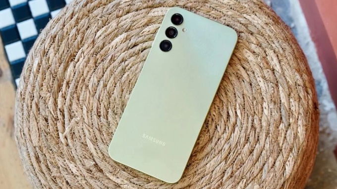 Samsung Galaxy A15 4G sở hữu màn hình Super AMOLED cao cấp hơn hẳn các đối thủ cùng giá