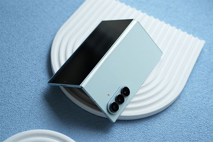 Hình ảnh Samsung Galaxy Z Fold 7 màu xanh Mint (bạc hà) 