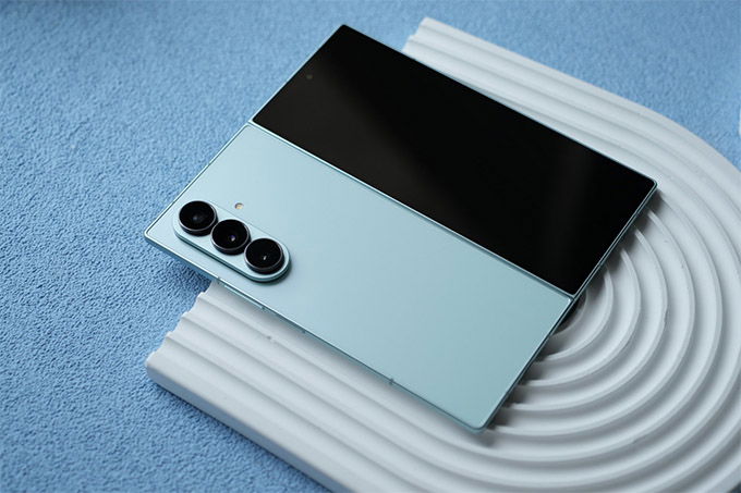 Hình ảnh Samsung Galaxy Z Fold 7 màu xanh Mint (bạc hà) 