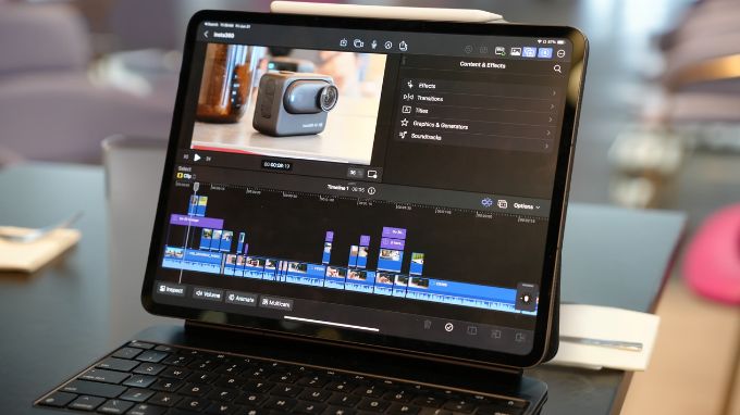 Hỗ trợ bút Apple Pencil Pro và Magic Keyboard
