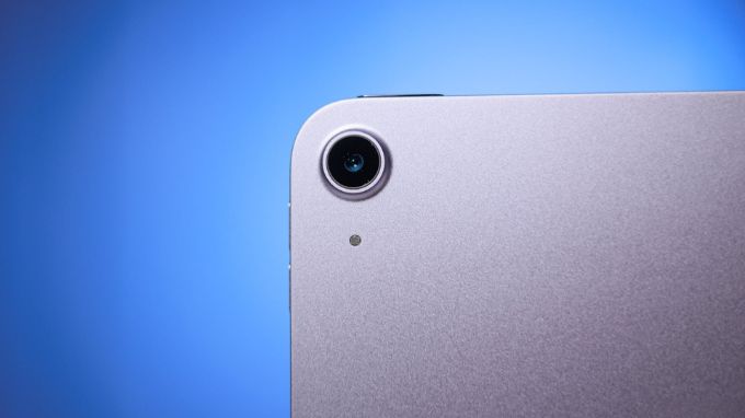 Camera 12MP rõ nét, tích hợp công nghệ Center Stage
