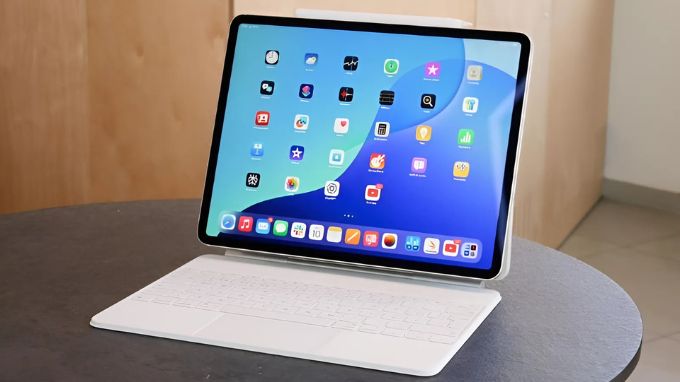 Hỗ trợ Apple Pencil Pro và Magic Keyboard