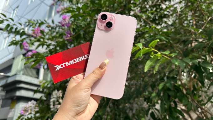 iPhone 15 Plus là điện thoại màu hồng nổi bật với màu hồng pastel dịu dàng