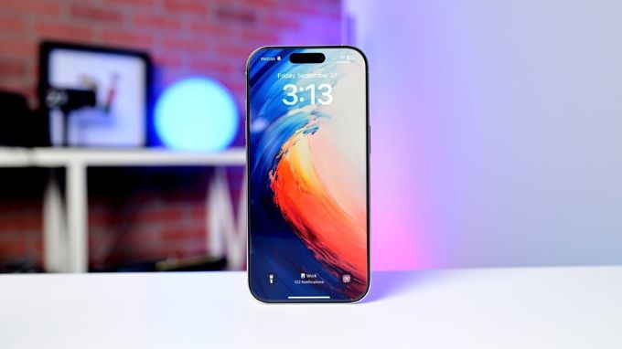 Màn hình Super Retina XDR OLED sắc nét, viền siêu mỏng