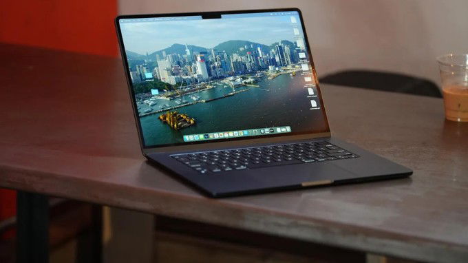 Macbook Air 13inch M3 giảm chỉ còn 25.99 triệu đồng