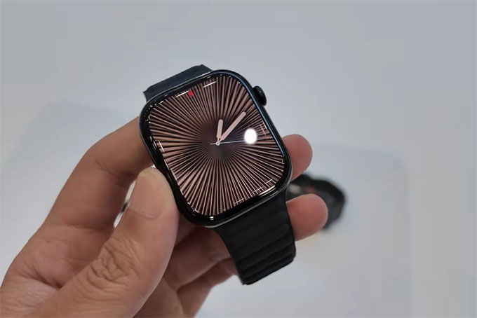 Màn hình Apple Watch series 10 lớn, sáng và sắc nét hơn