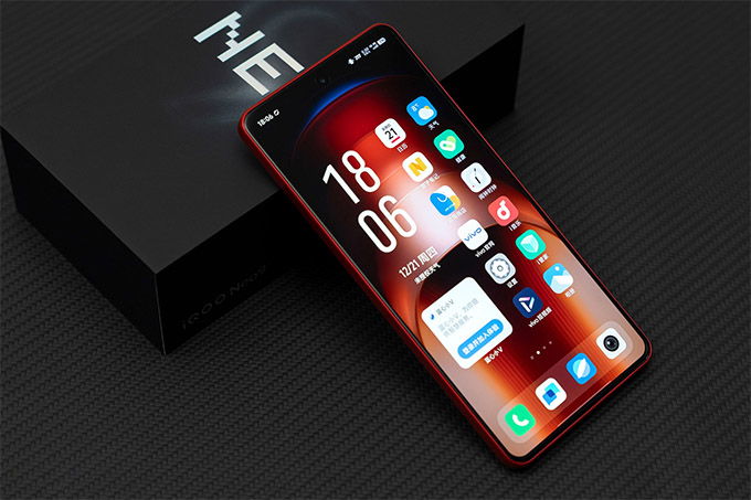 Màn hình là một trong những điểm mạnh lớn của iQOO Neo 9 5G