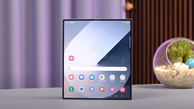 Màn hình ngoài của Galaxy Z Fold6 lớn hơn so với phiên bản cũ