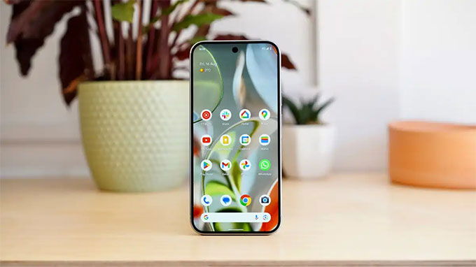 Galaxy S24 Plus và Pixel 9 Pro XL có kích thước màn hình gần như nhau