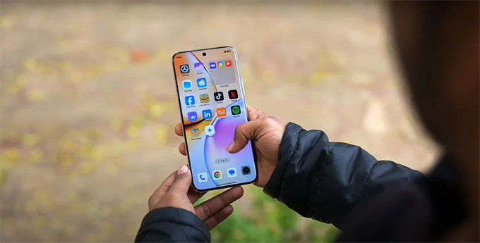 Phiên bản Realme 14 Pro cung cấp màn hình rộng hơn so với phiên bản tiền nhiệm