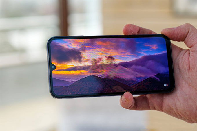 Màn hình Super AMOLED sống động: Lớn, sáng và mượt mà ở tần số 90Hz