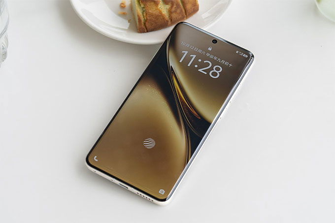  Oppo Find X8 Pro và Vivo X200 Pro là đều sử dụng tấm nền LTPO AMOLED 6,78 inch