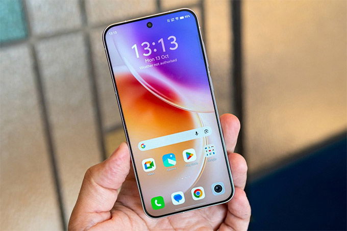 Cả hai phiên bản đều sở hữu tấm nền BOE Q10 Plus OLED