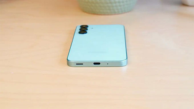 Galaxy A17 vẫn giữ nguyên dung lượng pin và sạc so với người tiền nhiệm