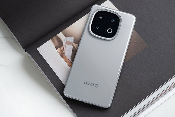 iQOO 13 được trang bị viên pin có dung lượng 6150mAh