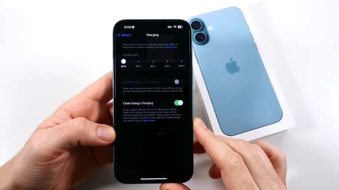 S24 Ultra cũ hay 16 Plus cũ được trang bị sạc nhanh, mang đến trải nghiệm liền mạch
