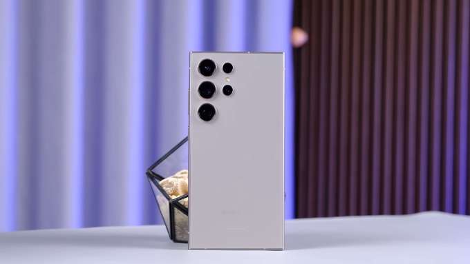 So sánh nên mua S24 Ultra cũ hay 16 Plus cũ về thiết kế bên ngoài