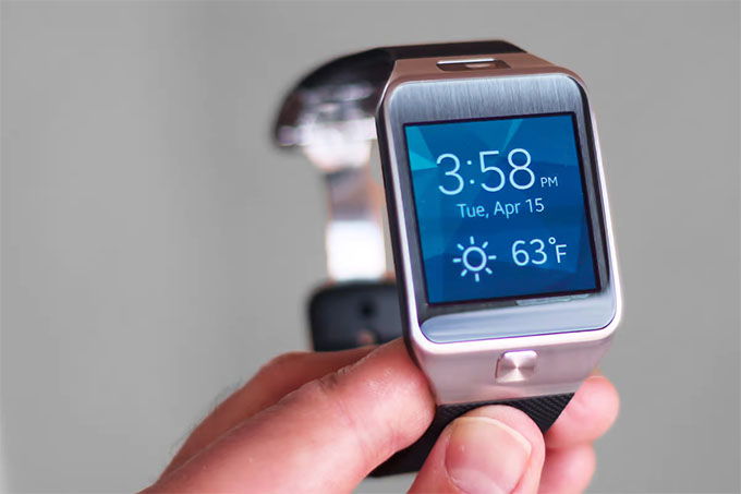 Samsung tiếp tục ra mắt Samsung Gear 2 thế hệ thứ hai vào tháng 2 năm 2014