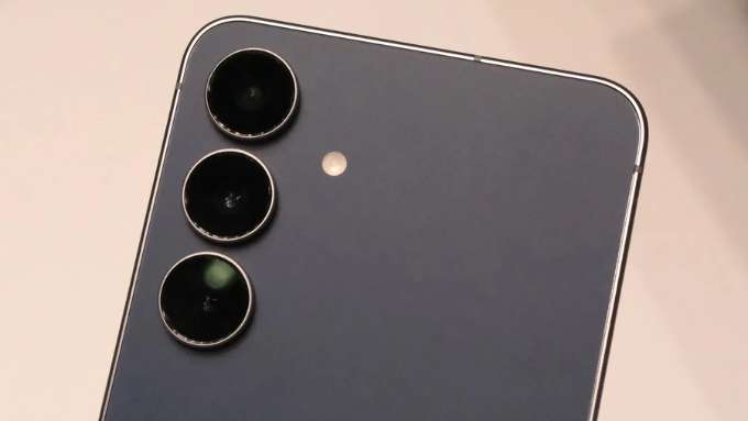 Hệ thống camera là điểm nhấn quan trọng khi so sánh Galaxy S25 FE và Galaxy A36 5G