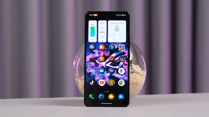 so-sanh-iphone-17-pro-max-va-rog-phone-9-pro-ve-do-hien-thi-xtmobile