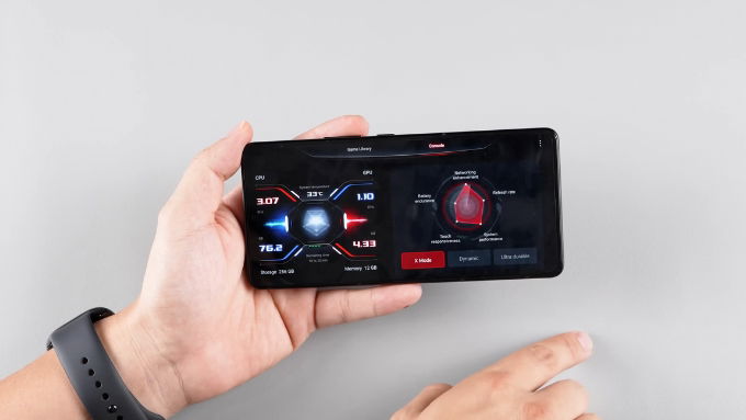 ROG Phone 9 Pro sử dụng chip Snapdragon 8 Elite, mang lại hiệu năng vượt trội trong các tựa game nặng