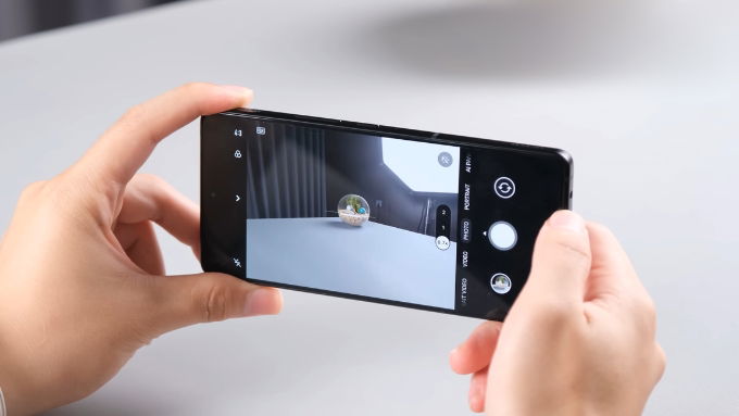 Cả 2 mẫu điện thoại đều được trang bị cụm camera hiện đại, đáp ứng nhu cầu sử dụng khác nhau