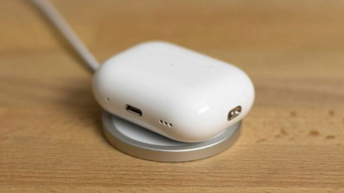 AirPods 4 có thời lượng pin thấp hơn khi bật ANC