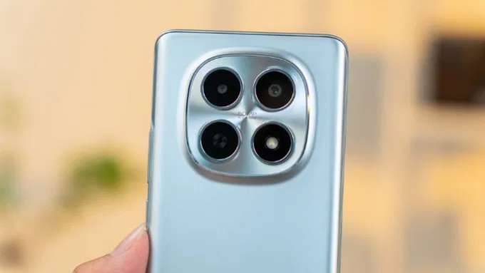 Redmi Note 15 5G trang bị cụm camera kép với cảm biến chính Light Hunter 400 50MP