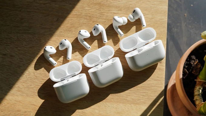 AirPods 4 có thiết kế hộp đựng nhỏ gọn hơn so với AirPods 2