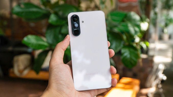 So sánh thiết kế OPPO Reno14 F và Samsung Galaxy A56