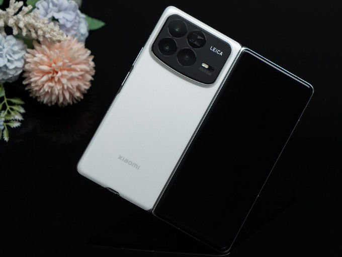 Xiaomi MIX Fold 4 với thiết kế đẹp mắt