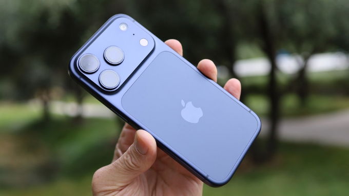 iPhone 17 Pro với hệ thống tản nhiệt buồng hơi giúp điện thoại vận hành mát mẻ