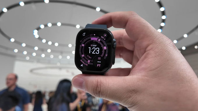 Apple Watch Ultra 3 có 2 tùy chọn màu sắc chính là Titan Đen và Titan Tự nhiên