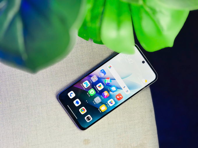 Redmi 15 sở hữu màn hình đục lỗ (DotDisplay) với camera selfie